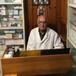 İznikli eczacı İsmail Yücel'in 54 yıllık şifa yolculuğu belgeseli.