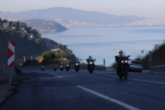 Bursa Jandarma Trafik Okul Komutanlığı'ndan motosiklet sürücülerine güvenli sürüş eğitimi verilmesi