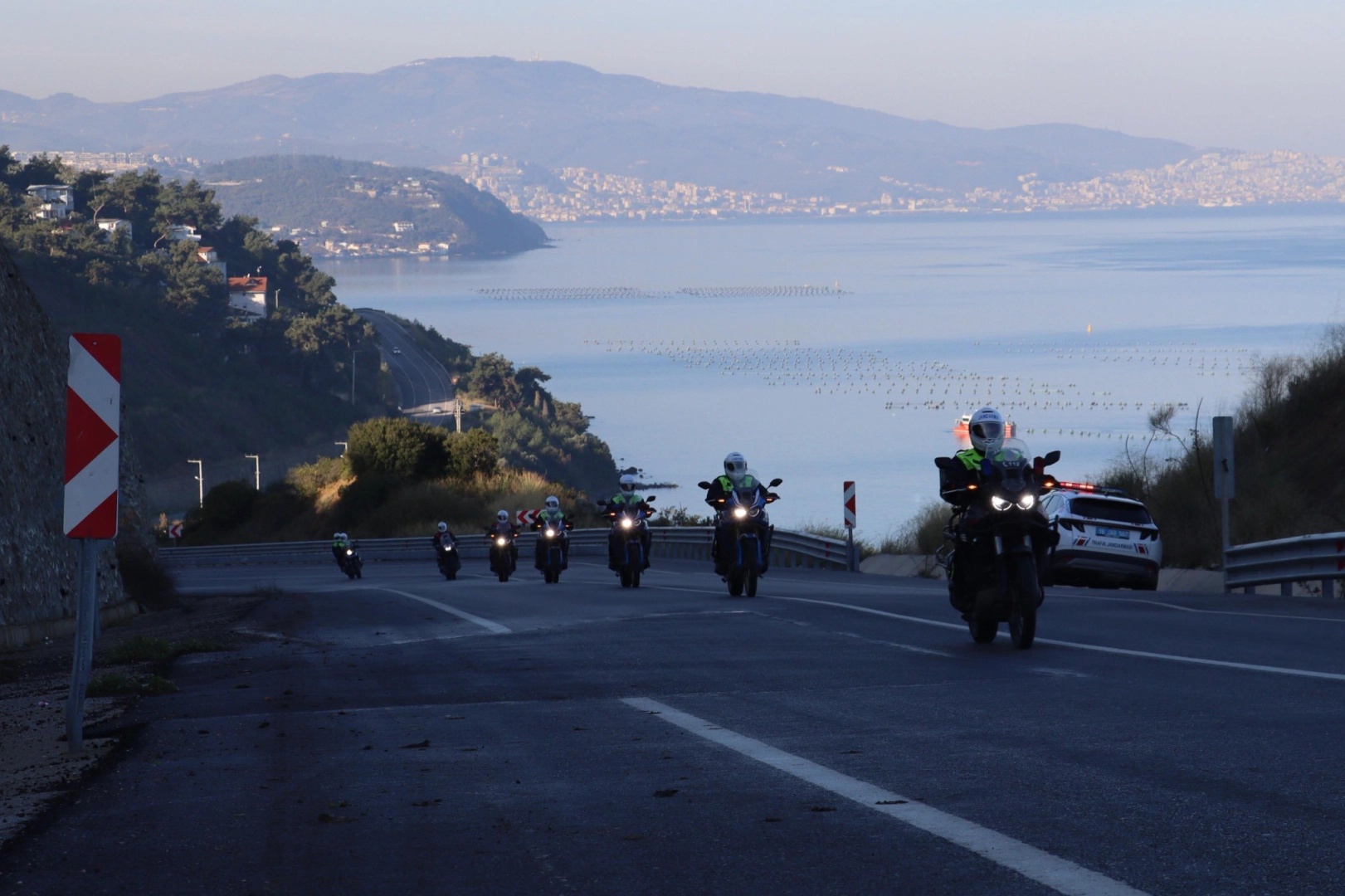 Bursa Jandarma Trafik Okul Komutanlığı'ndan motosiklet sürücülerine güvenli sürüş eğitimi verilmesi