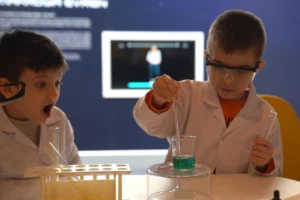 Bursa Molla Yegan Çocuk Üniversitesi'ne yoğun ilgi gösteren çocuklar