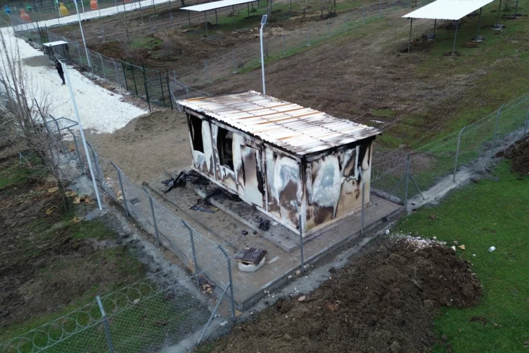 Bursa Mustafakemalpaşa'da hayvan rehabilitasyon merkezine kundaklama saldırısı gerçekleştirildi.