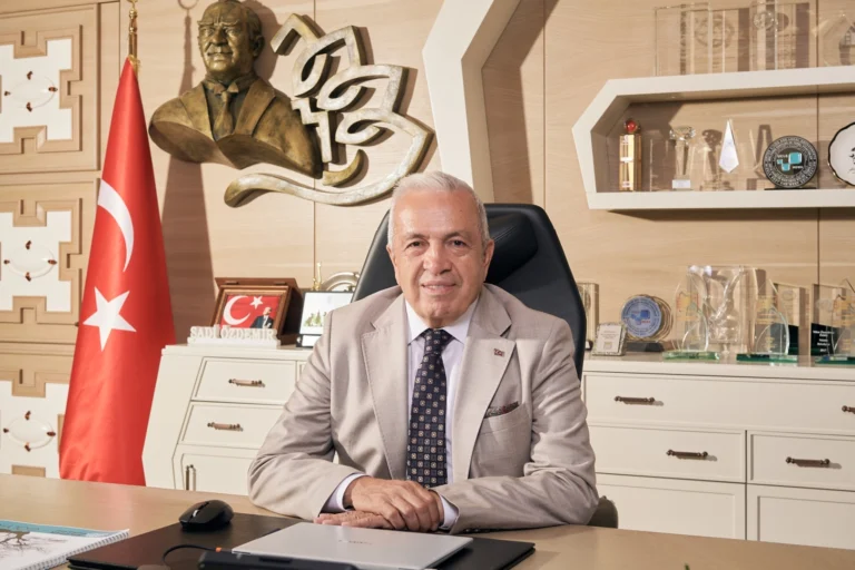 Nilüfer Belediye Başkanı Şadi Özdemir, Bursa Yüksek Hızlı Tren gar binası erişim yolları için alınan acele kamulaştırma kararını değerlendiriyor.