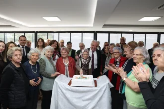 Nilüfer Belediye Başkanı Şadi Özdemir Yaşlılara Saygı Haftası kapsamında huzurevi sakinlerini ziyaret etti.