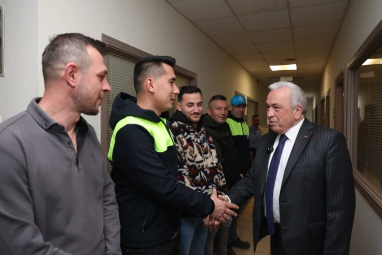 Nilüfer Belediye Başkanı Şadi Özdemir ve personeli bayramlaştı