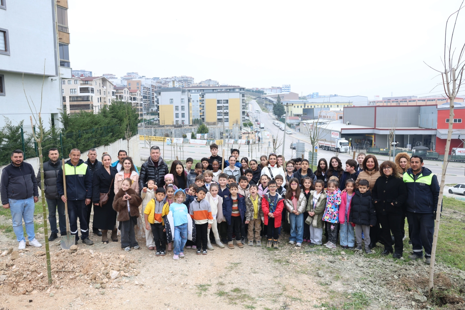 Nilüfer'de çocukların fidan diktiği Orman Haftası etkinliği