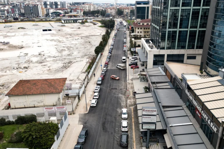 Bursa Nilüfer Odunluk Mahallesi'nde tamamlanan altyapı çalışmaları sonrası Liman Caddesi'nin yenilenmiş hali