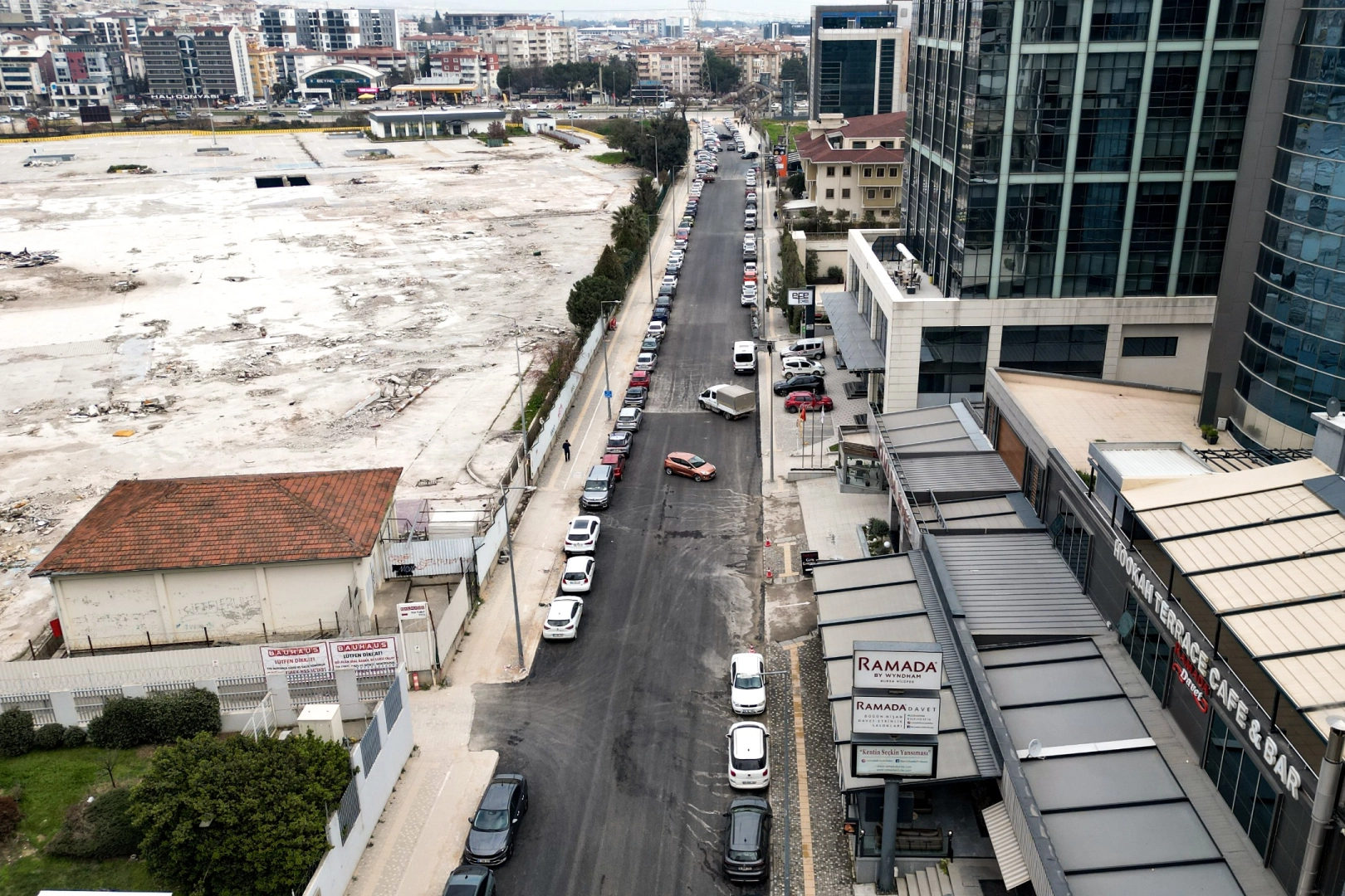 Bursa Nilüfer Odunluk Mahallesi'nde tamamlanan altyapı çalışmaları sonrası Liman Caddesi'nin yenilenmiş hali