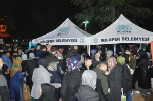 Nilüfer Belediyesi Kadir Gecesi'nde kandil simidi dağıttı