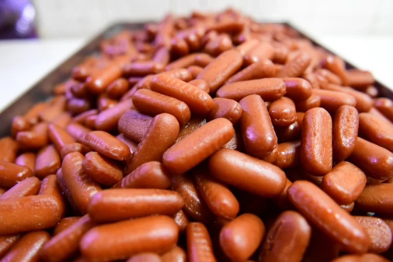 Osmangazi Belediyesi ekipleri, Ramazan Bayramı öncesinde tatlı imalathaneleri ve pastanelerde hijyen ve ruhsat denetimi yapıyor.