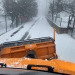 Bursa Osmangazi'de bayram tatilinde karla mücadele eden belediye ekipleri.