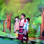 Bursa Osmangazi'de Hansel ve Gretel oyunuyla eğlenen çocuklar