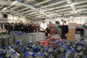 Bursa Osmangazi'de genç girişimciler Bemis Elektrik Fabrikası'nı ziyaret etti
