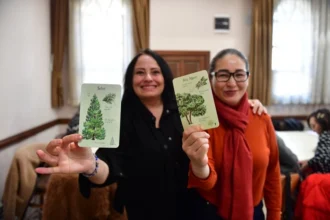 Bursa Osmangazi'de kadınlar, masal atölyesinde haklarını keşfediyor.