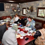 Bursa Osmangazi'de minyatür sanatı kursuna katılan kadınlar