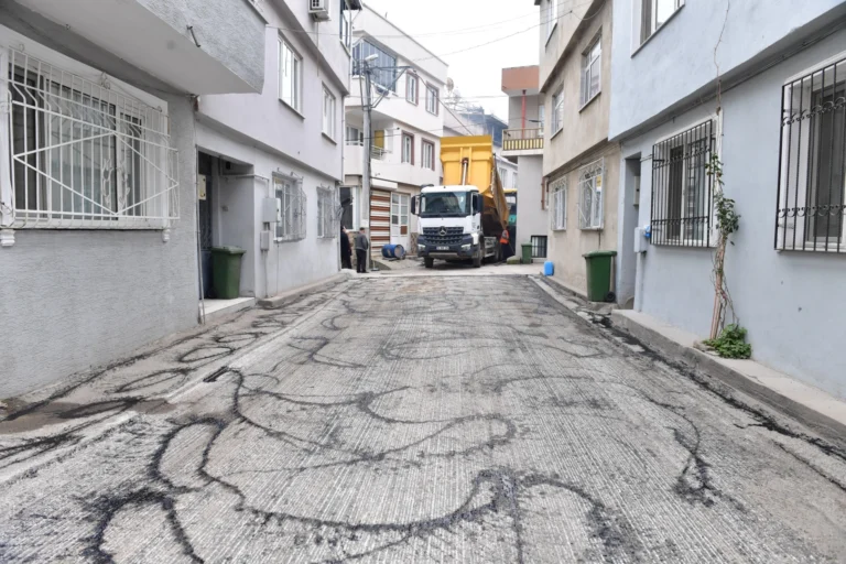 Osmangazi Belediyesi Yeşilova Mahallesi'nde sokak yollarını yeniledi