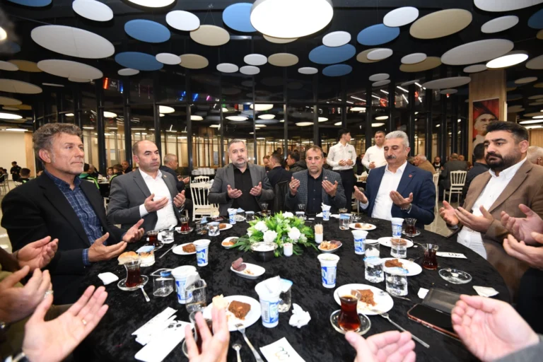 Bursa Osmangazi'de spor camiası birlik ve beraberlik iftarında buluştu.