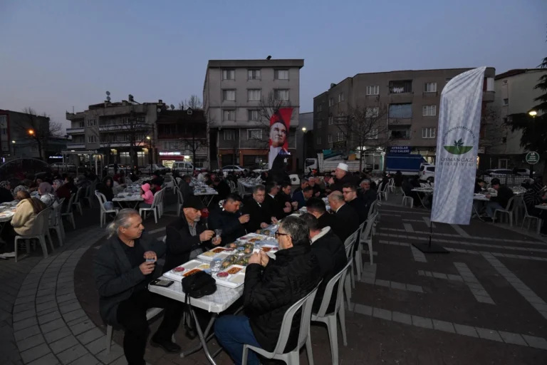 Osmangazi Belediyesi'nin Bağlarbaşı Mahallesi'nde düzenlediği iftar programı