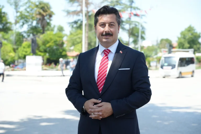 Bursa Yenişehir'de Ramazan ayında ihtiyaç sahiplerine yönelik sıcak yemek ve erzak yardımı dağıtımı