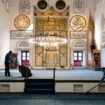 Bursa Yıldırım'da Ramazan Bayramı öncesinde camilerde yapılan detaylı temizlik çalışmaları