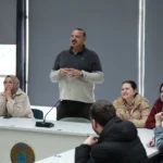 Yıldırım Belediyesi tarafından düzenlenen temel fotoğrafçılık kursuna katılan vatandaşlar