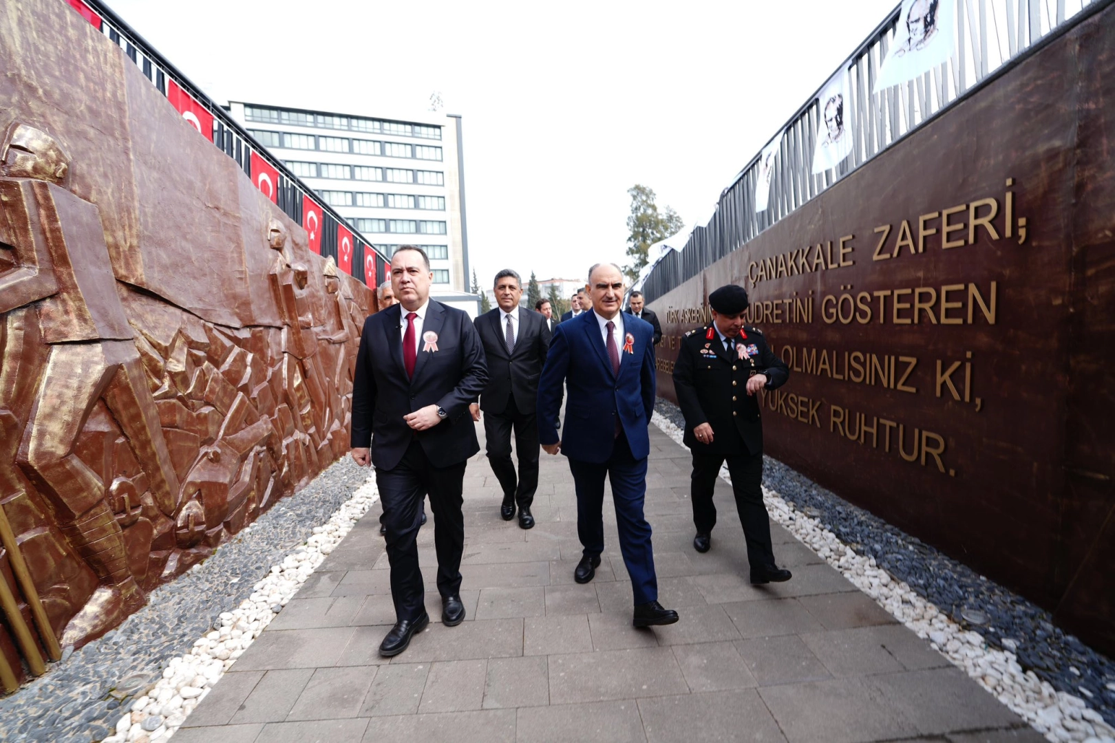 Manisa'da Çanakkale Zaferi'nin 111. yıl dönümü kapsamında şehitler anıldı.