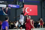 Çayırova Belediyesi basketbol takımı oyuncularının sevinç anı