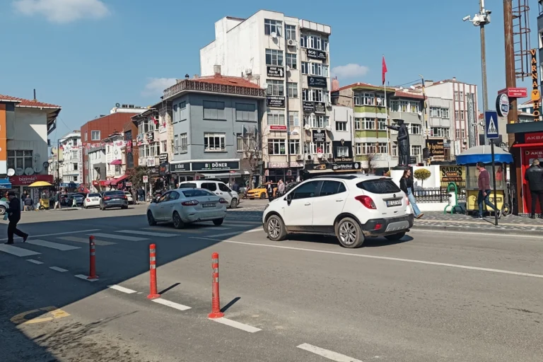 CHP'li Hasret Dinç, Tekel Meydanı isminin değiştirilmesi kararını eleştirdi.