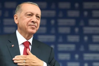Cumhurbaşkanı Erdoğan, Rize'de bayram namazı sonrası Orta Doğu'daki gelişmelere ilişkin açıklama yapıyor.