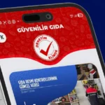 Güvenilir Gıda mobil uygulaması logosu ve Tarım Bakanı İbrahim Yumaklı'nın fotoğrafı