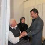 Denizli Belediye Başkanı Bülent Nuri Çavuşoğlu bayram mesaisindeki personele ve hastalara ziyaret gerçekleştiriyor.