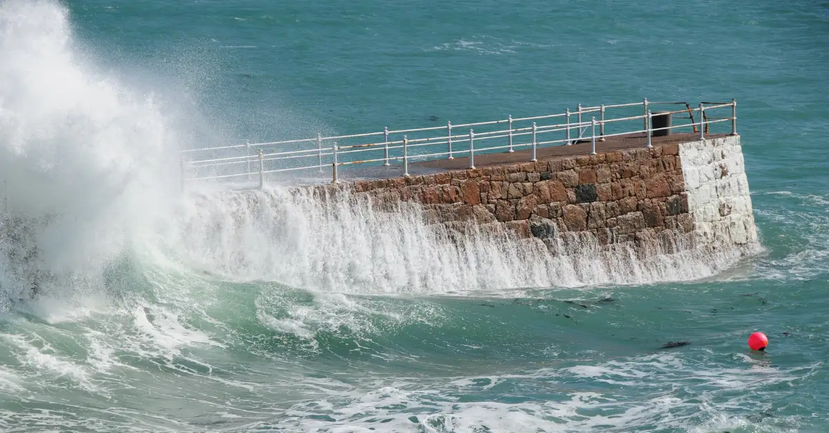 Denizlerde fırtına uyarısı, 4 bölgede kuvvetli rüzgar bekleniyor
