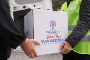 Denizli Büyükşehir Belediyesi'nin ihtiyaç sahibi ailelere dağıttığı gıda kolileri