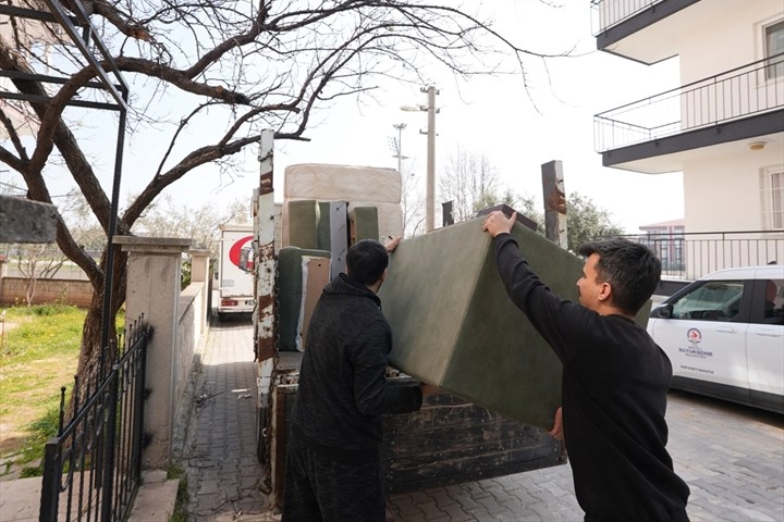 Denizli Büyükşehir Belediyesi'nin dar gelirli ailelere yönelik 10 bin TL'lik ev taşıma desteği