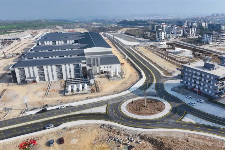 Denizli'de yeni yapılan acil durum hastanesine ulaşımı sağlayan modern yol