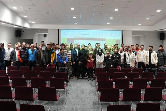 Denizli U-10 Futbol Ligi yeni sezonu başlıyor, genç futbolcular sahada