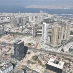 İzmir Büyükşehir Belediyesi'nin tamamladığı ve devam eden dev ulaşım projelerini gösteren görsel