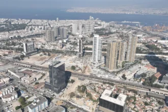 İzmir Büyükşehir Belediyesi'nin tamamladığı ve devam eden dev ulaşım projelerini gösteren görsel