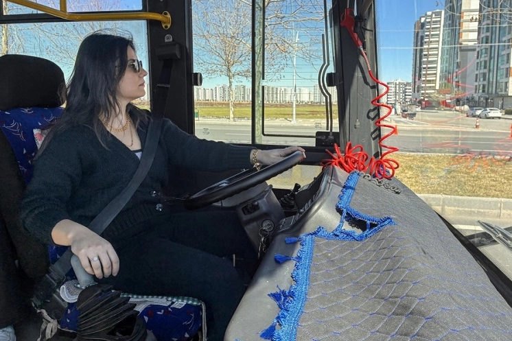 Diyarbakır'da otobüs şoförlüğü eğitimi alan kadınlar