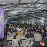Diyarbakır Büyükşehir Belediyesi'nin Ramazan ayında kurduğu iftar çadırlarında vatandaşlara yemek ikramı