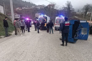 Düzce Yığılca'da patpat kazası sonucu yaralanan 2 kişi hastaneye kaldırıldı.