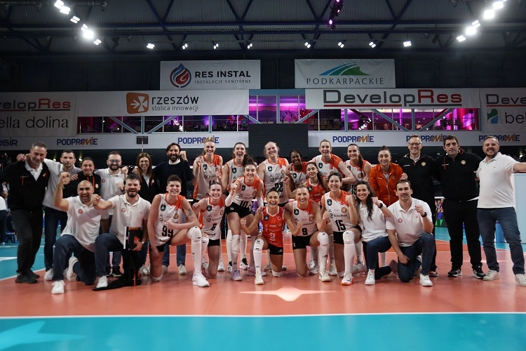 Eczacıbaşı Dynavit voleybol takımı oyuncuları