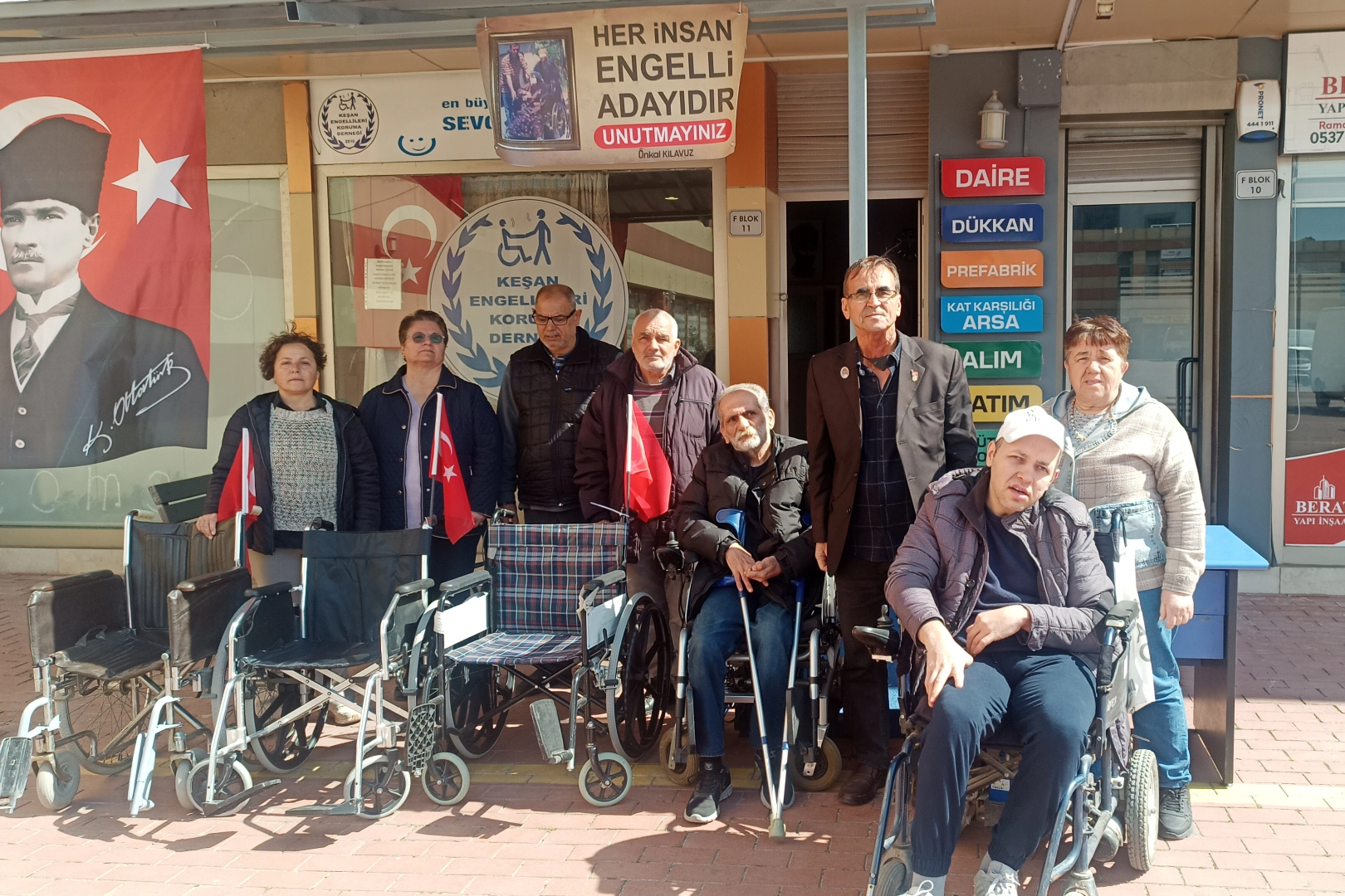 Keşan'da engellilere bayram öncesi tekerlekli sandalye bağışı yapıldı