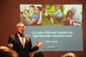 Efes Selçuk'ta düzenlenen seminerde çocuk gelişiminde babaların rolü ele alındı.