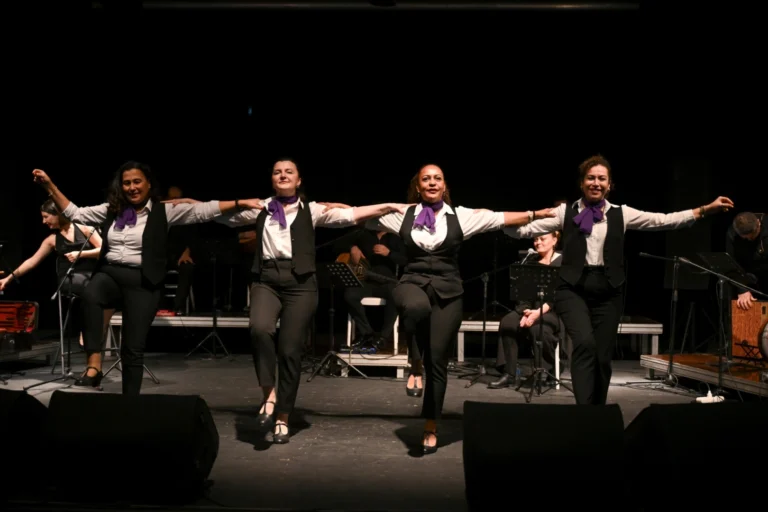 Bornova'da Ege'nin iki yakası Grup Avaz'ın mübadele türküleri konseriyle buluştu