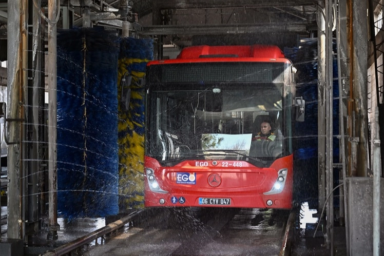 EGO otobüsleri bayram öncesi temizlenirken