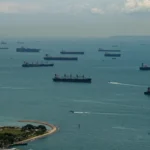 Hürmüz Boğazı'nda petrol tankerleri ve enerji krizi grafiği