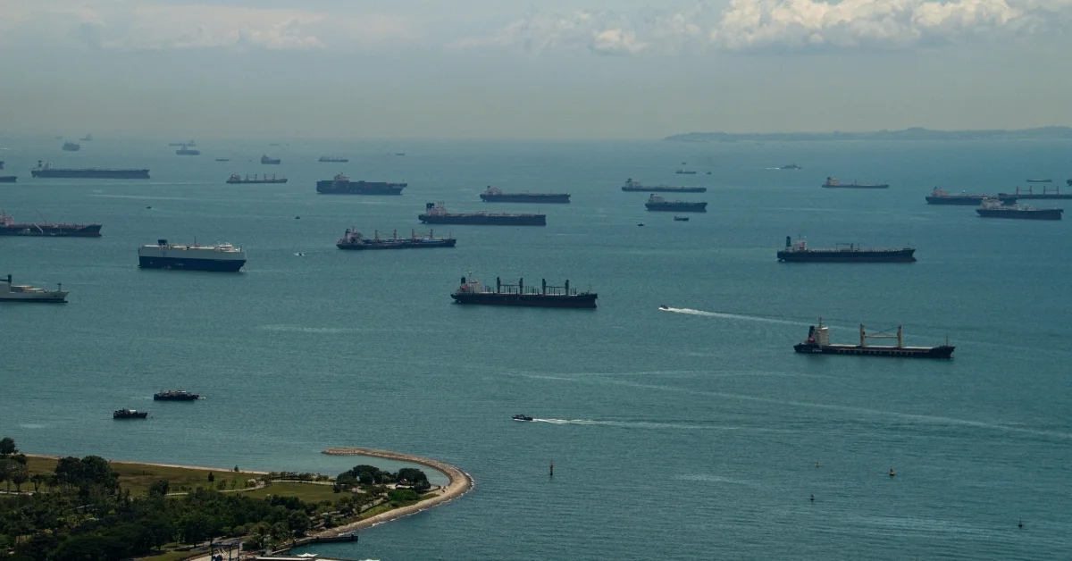 Hürmüz Boğazı'nda petrol tankerleri ve enerji krizi grafiği