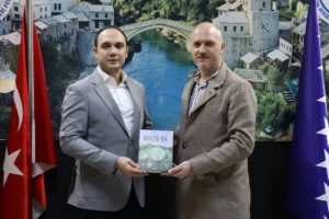 Eray Bodur Bosna Hersek Türkleri Derneği'ni ziyaret etti, belediye çalışmaları hakkında bilgi verdi.