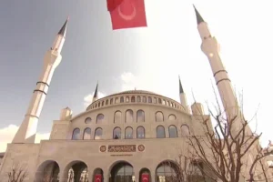 Cumhurbaşkanı Erdoğan milli ve manevi değerlere sahip çıkma mesajı veriyor