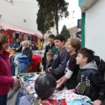 Eskişehir Büyükşehir Belediye Başkanı Ayşe Ünlüce, bayram öncesi esnaf ve vatandaşlarla bir araya gelerek bayram coşkusunu paylaşıyor.